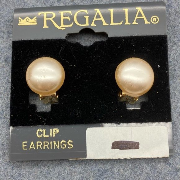 Regalia Clip On Earrings As Is Pearl Gold Domed Classic Retro Vintage Soft Girl - Picture 2 of 6